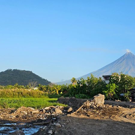 Spacious 5-Bedroom, 4-Bath Townhouse In Legazpi City Exterior photo