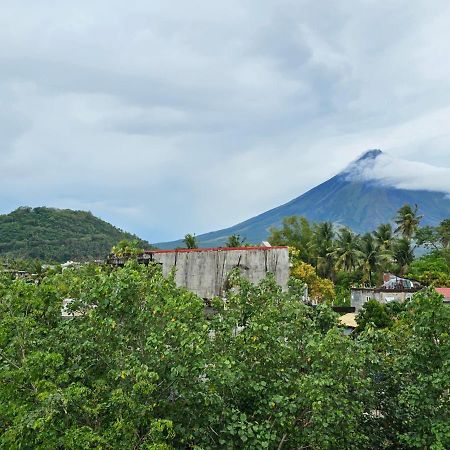 Spacious 5-Bedroom, 4-Bath Townhouse In Legazpi City Exterior photo