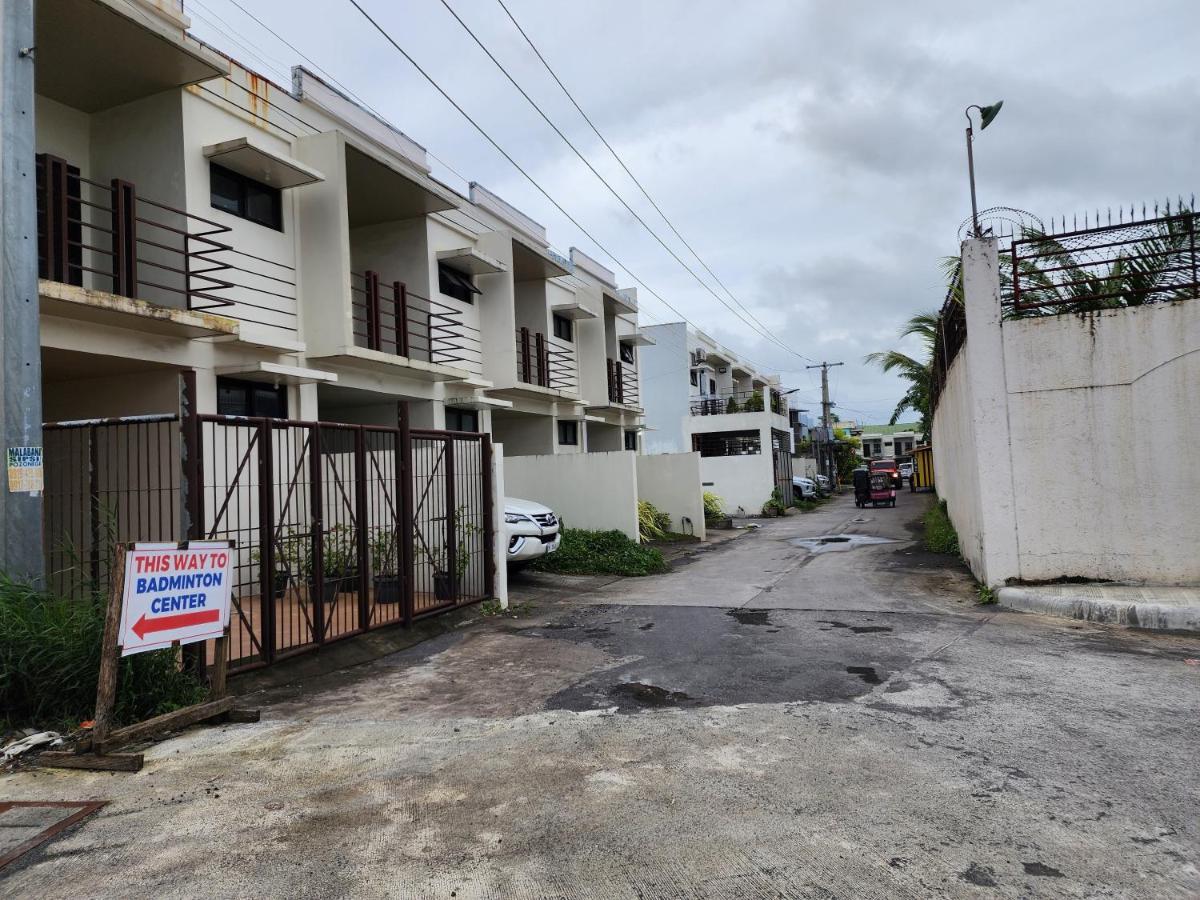 Spacious 5-Bedroom, 4-Bath Townhouse In Legazpi City Exterior photo