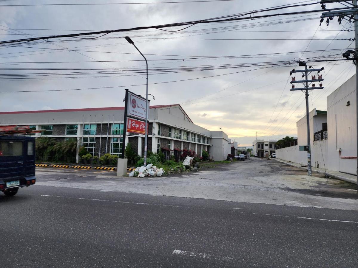 Spacious 5-Bedroom, 4-Bath Townhouse In Legazpi City Exterior photo