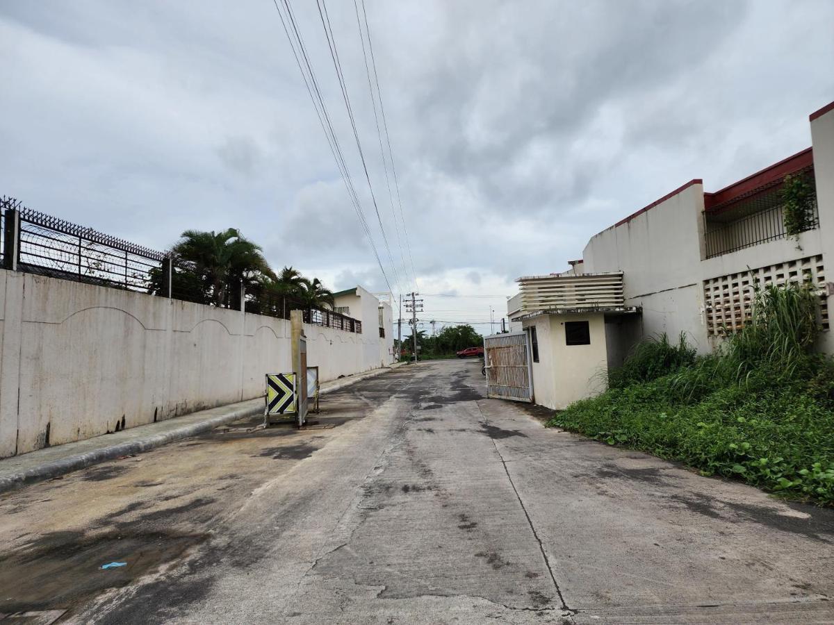 Spacious 5-Bedroom, 4-Bath Townhouse In Legazpi City Exterior photo